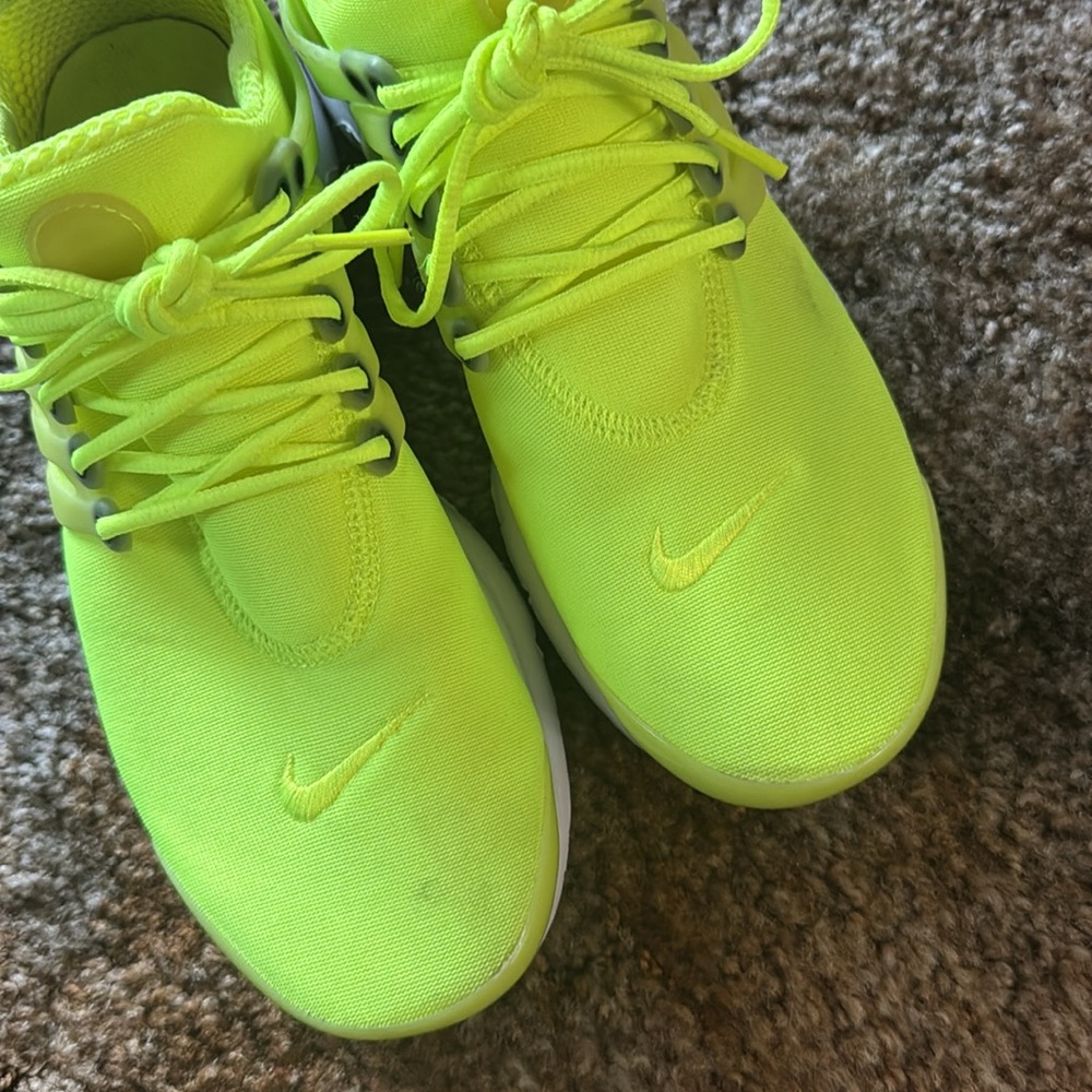 Nike Kids Neon Green Sneakers - Picture 2 of 3
